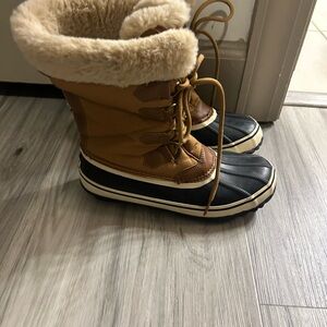 Sorrel type Tan and Black Boots